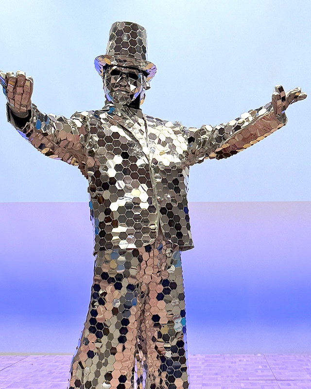 Stilt Performer -MR.BRIGHT