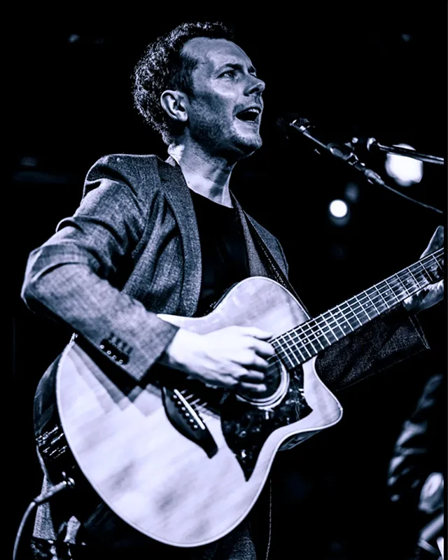 男性シンガー・ギターリストー Female Vocal・Guitarist-Robert Taira Wilson -タレント・モデル事務所東京-Talent Model Agency Tokyo