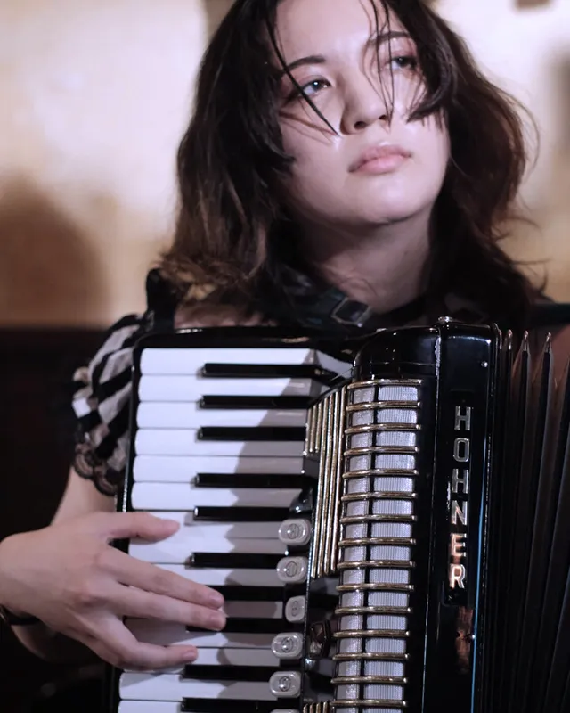 外国人女性ピアニスト・アコーディオン奏者 | Female Pianist & Accordionist | Jennifer MayMae