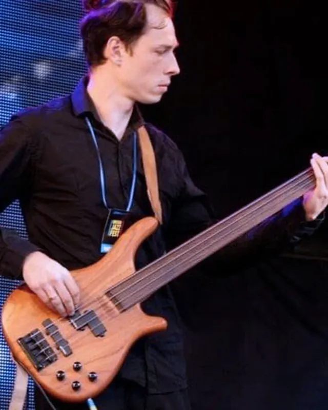 外国人男性ベーシスト | Male Bassist | Oleksii